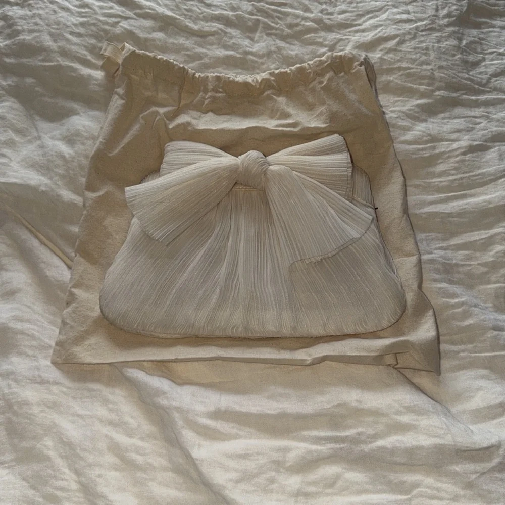 Rayne Pearl Bow Clutch